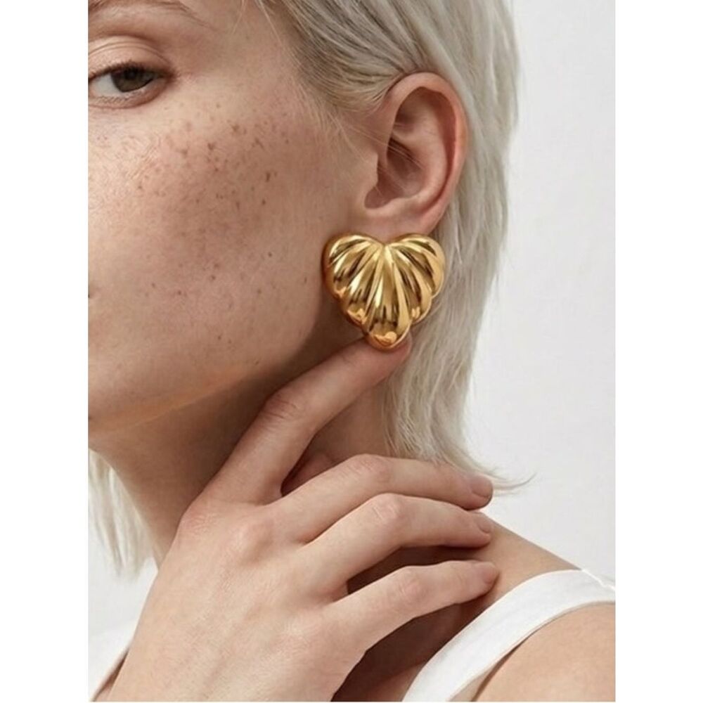 Leaf statement earrings Q1057